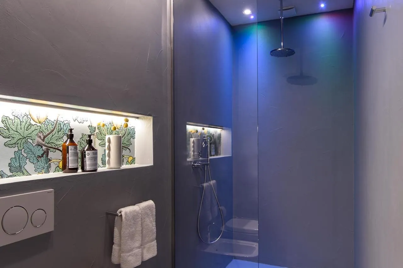 Velona'S Jungle Luxury Suites Florencie Bed & Breakfast