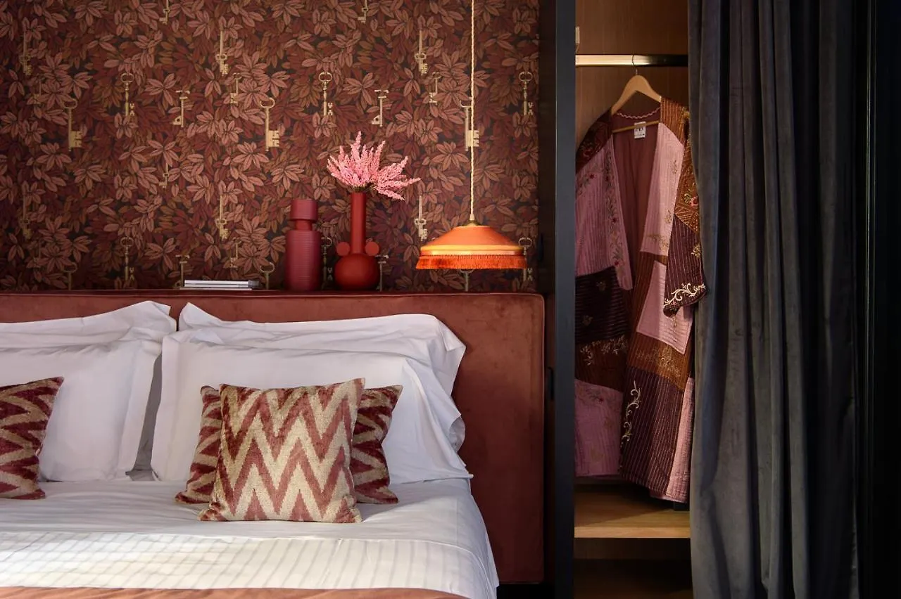 Velona'S Jungle Luxury Suites Флоренция 3*,